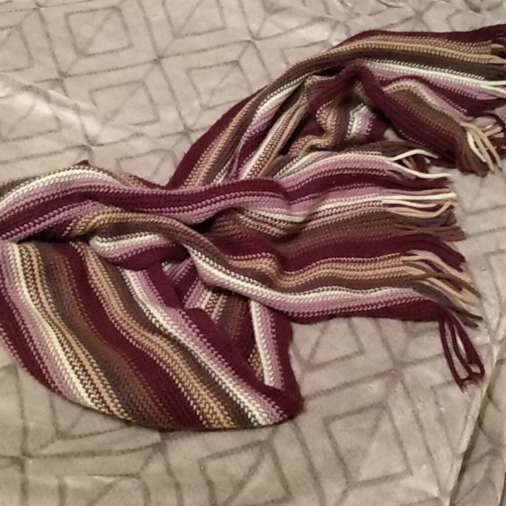 Hand knitted scarf 🧣